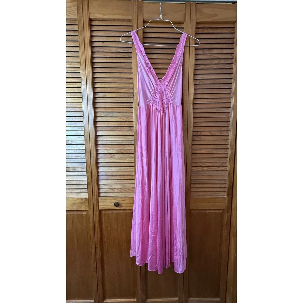 Olga 1970's Vintage Pink Nightgown Robe Lace Peignoir Set 92270 94270 Womens